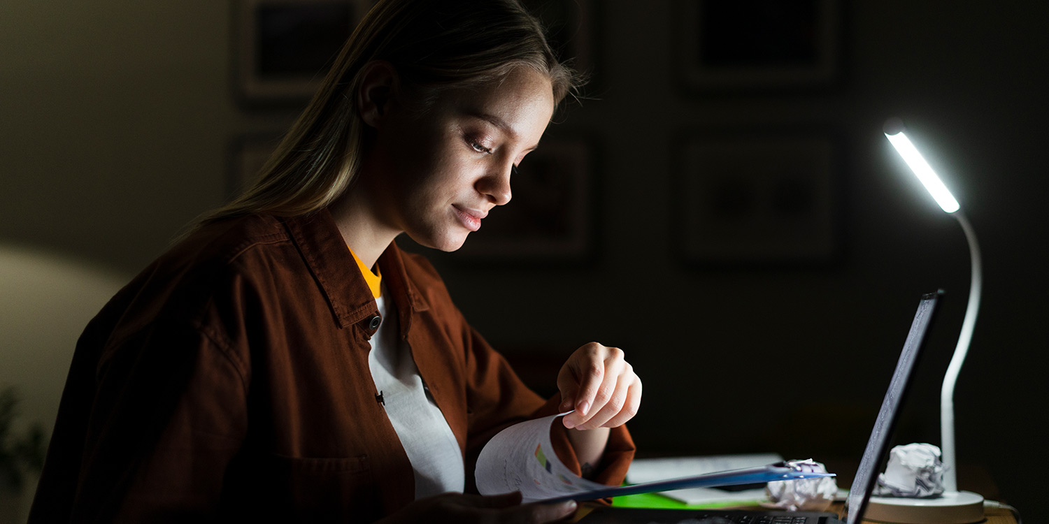 Deixe de seguir no piloto automático: descubra como economizar na conta de luz.